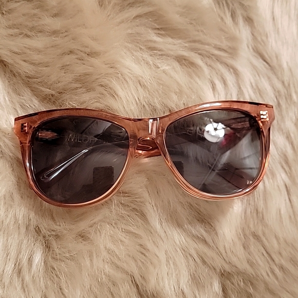 Wildfox Accessories - WildFox CATFARER Sunglasses Women's Color Rose Water Authentic New